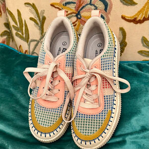 Women's LUCKY STEP Sneakers Size 7 White Pink Multi Spring colors